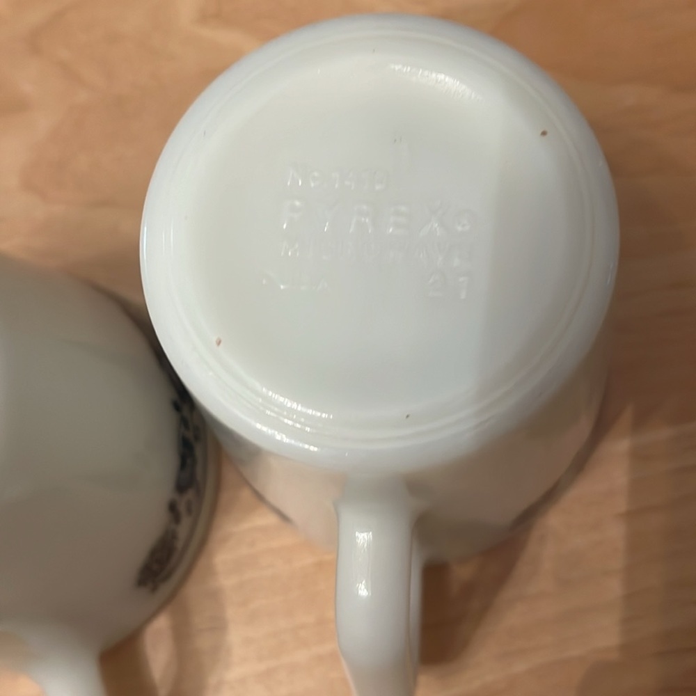 Set of 2 vintage Pyrex 1410 white & blue coffee mugs Old Town Blue pattern - Picture 4 of 6